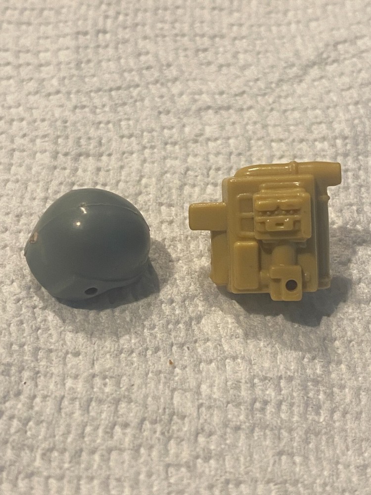 GI JOE Vintage Accessory Pack FLASH (v1) HELMET & BACKPACK NO REPRO