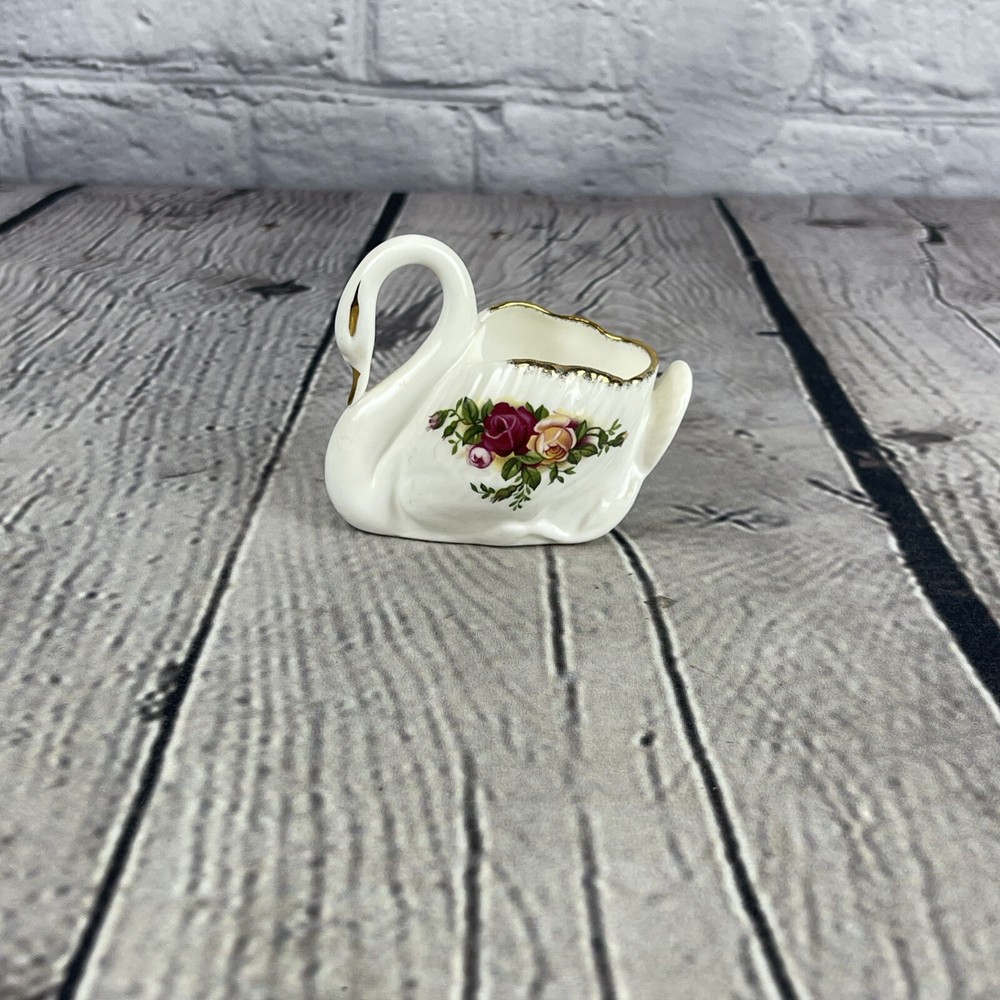 Old Country Roses Bone China Flower Swan Royal Albert 1962 Vintage