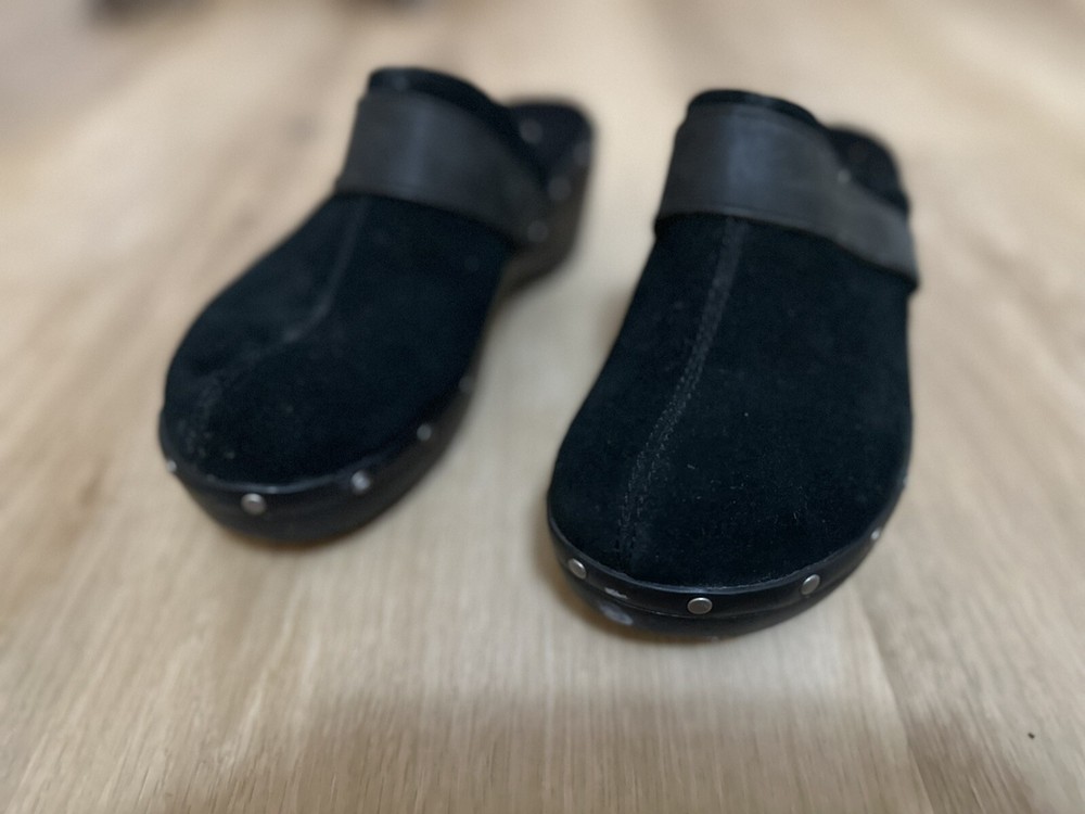 Crocs Women’s Black Cobbler Studded Comfort Clogs Size 9