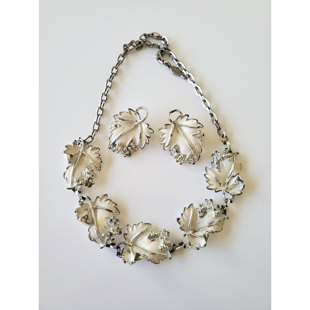 Vintage Sarah Coventry White Grapevine Necklace & Earrings Set