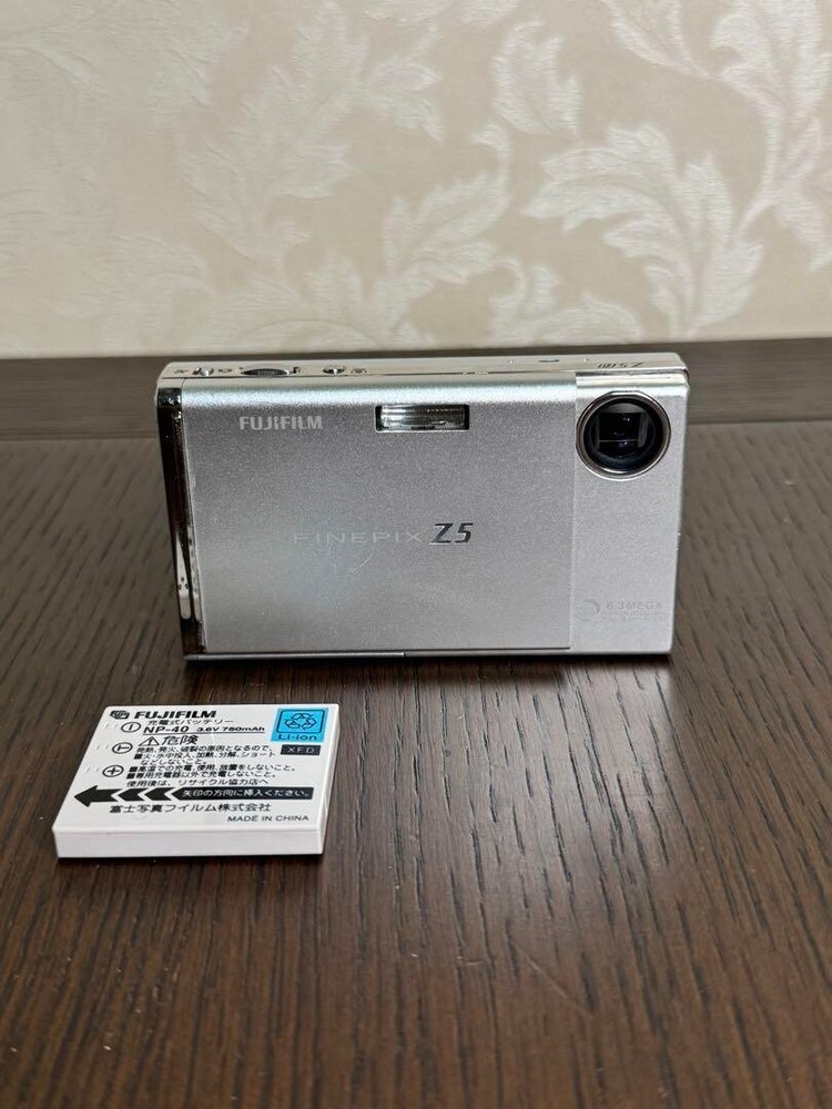 Fujifilm FinePix Z5fd 6.3MP Digital Camera with 3x Zoom & Face Detection in Silver