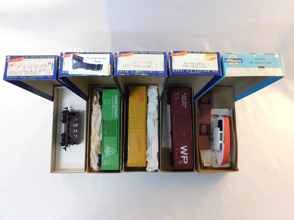 Athearn and Roundhouse HO Scale Grab Bag, Lot# 4-496, 5 Pieces