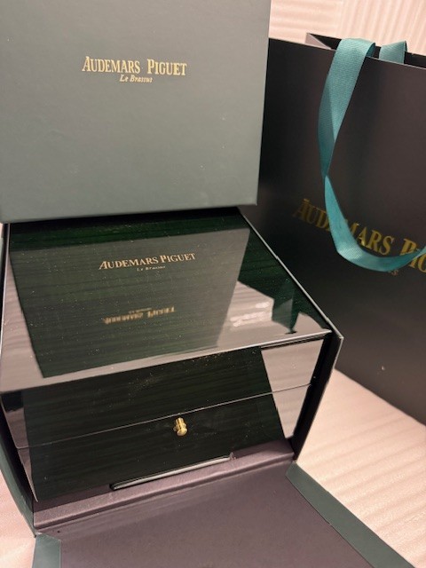 Audemars Piquet AP Oak Green Wooden Watch Box come's with BOX Card and Booklets
