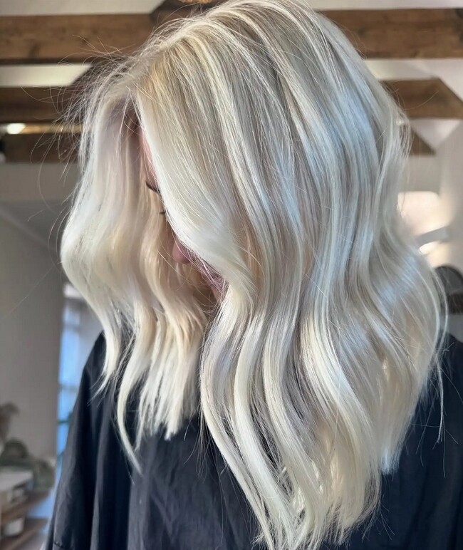 Short Bob Wavy Platinum Blonde 13x4 Lace Front Human Hair Wigs for Women