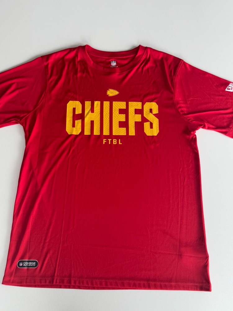 Kansas City Chiefs Football Men's T-Shirt - New Era NFL Combine Authentic Medium