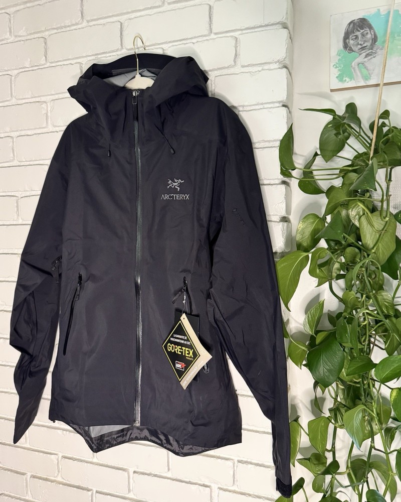 Arcteryx Beta LT Waterproof Shell Jacket in Large Size for Men and Women  