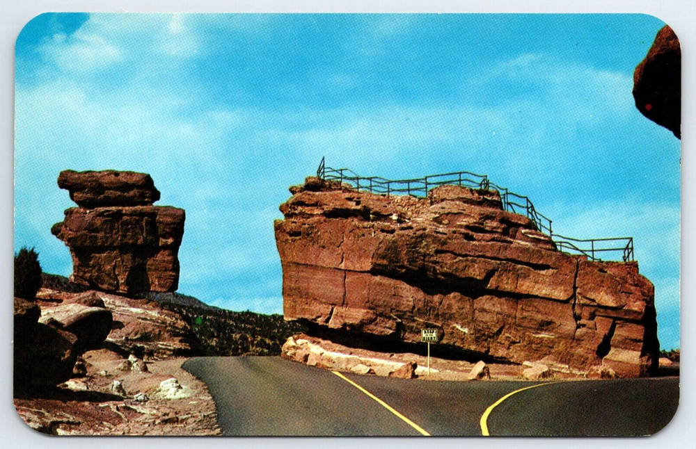 VINTAGE OLD ANTIQUE POSTCARD BALANCED AND STEAMBOAT ROCKS GARDEN OF THE GODS USA