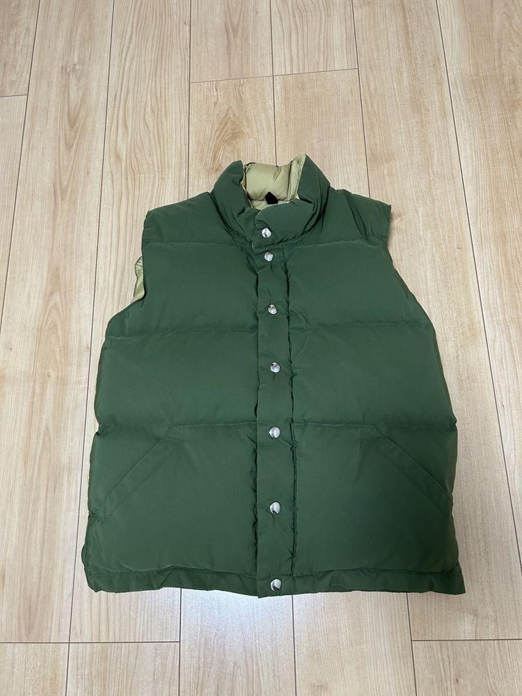 Crescent Down Works Puffer Vest Size S USA 80% Down 20% Feathers Insulated Warm