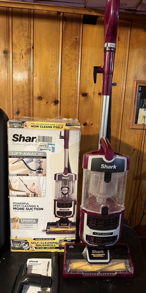 Shark Navigator Self-Cleaning Brushroll Upright Vacuum CU530