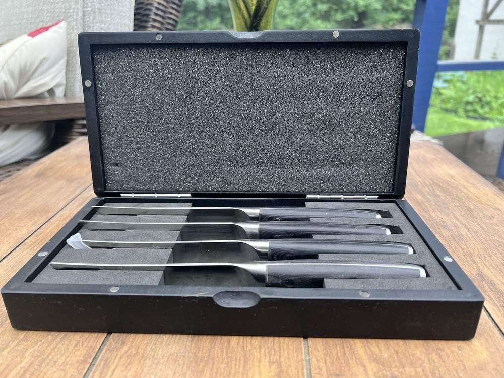 Pampered Chef Steak Knife Set in Great Condition with Sharp Blades