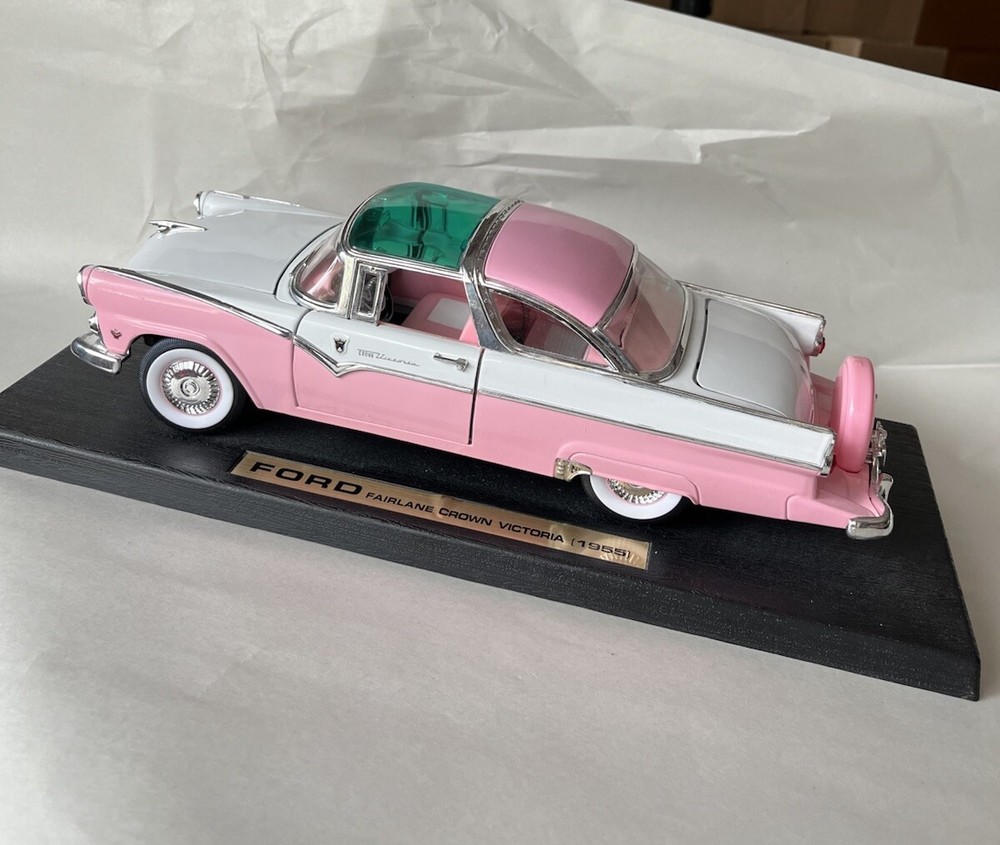 ROAD LEDGENDS 1955 FORD FAIRLANE CROWN VICTORIA  1/18 SCALE Mounted On Stand