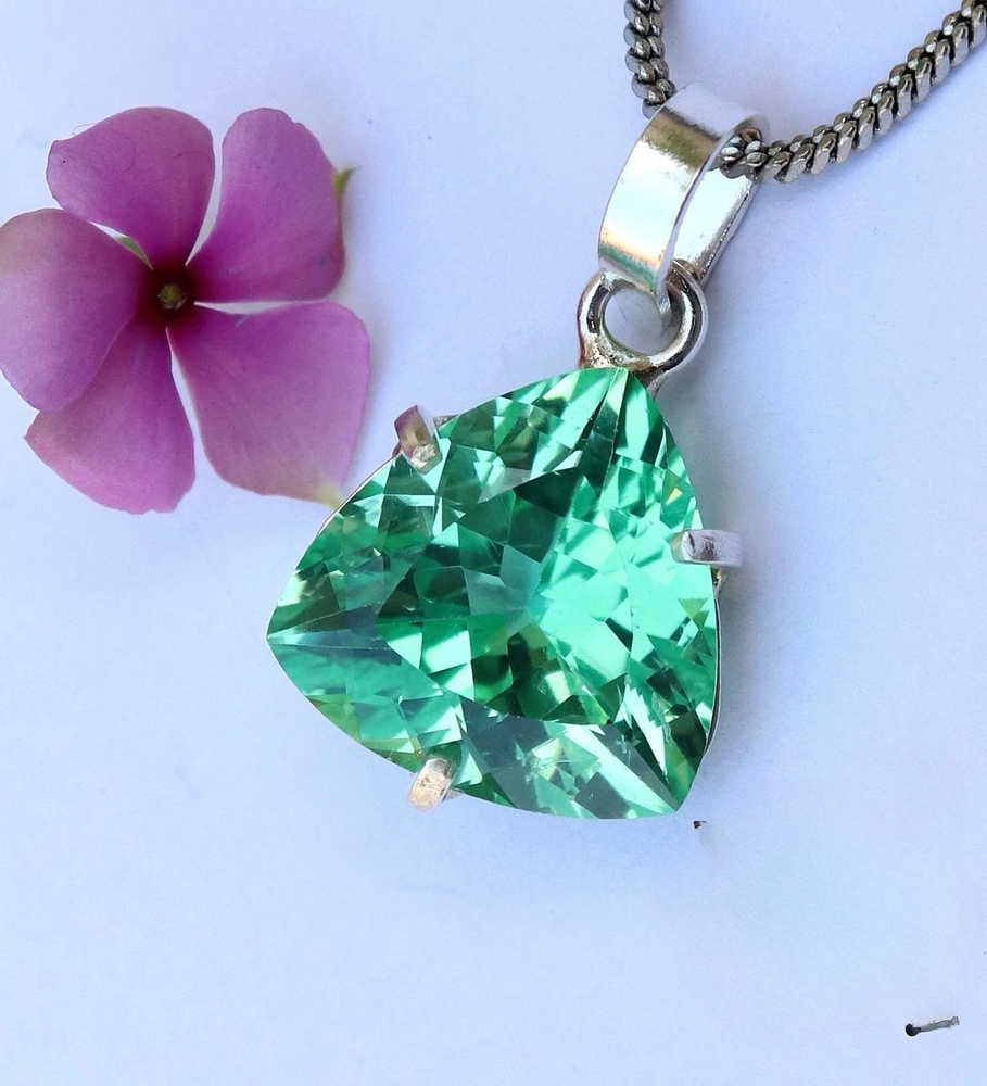 Certified 20.30 CT Natural Green Sapphire Gemstone 925 Solid Silver Pendant