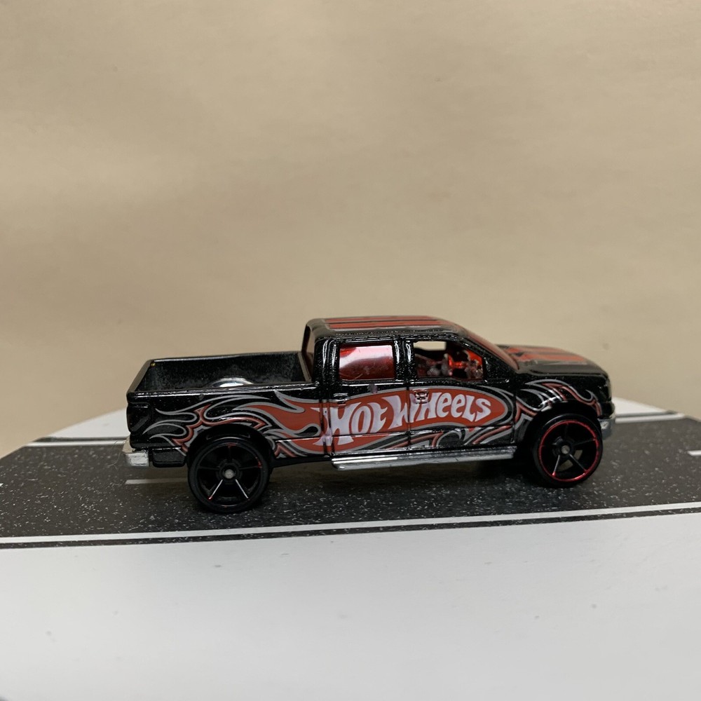 2009 Hot Wheels New Models #11/42 2009 Ford F-150 Pickup Truck Black/Red OH5 NM