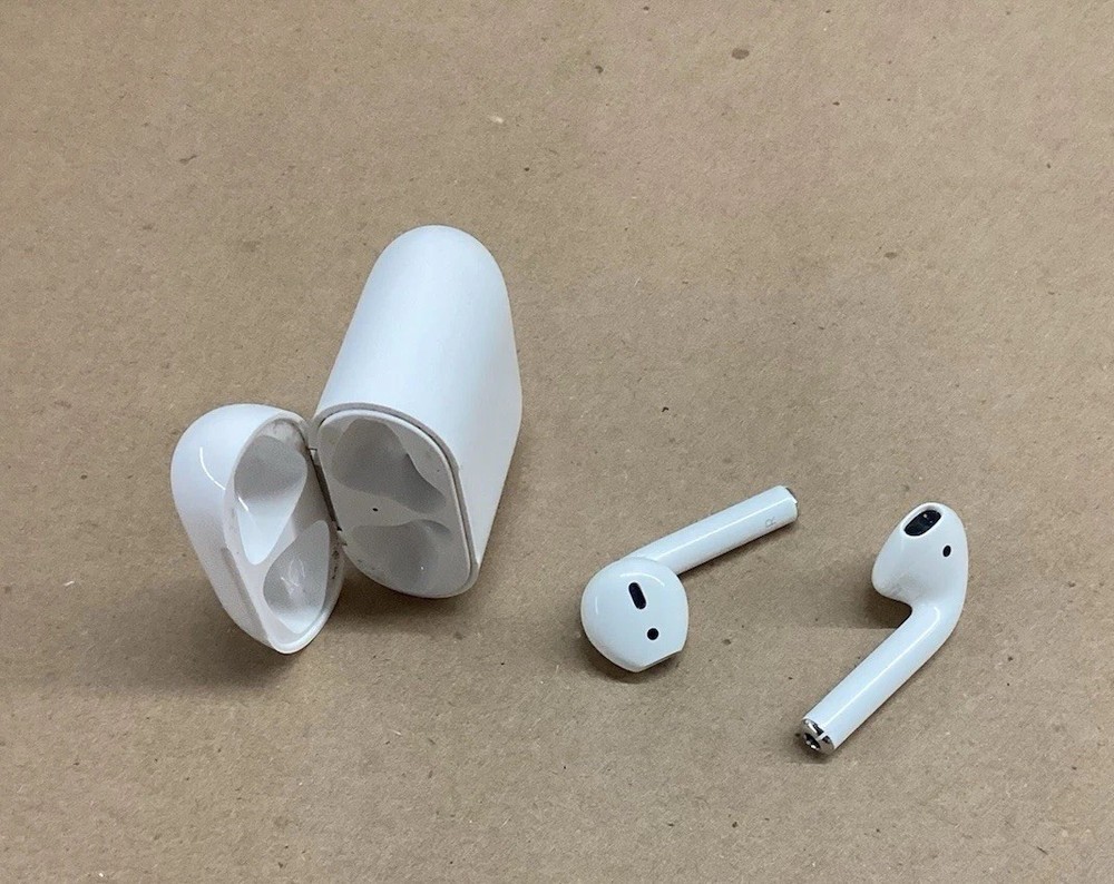 Apple AirPods 2nd Generation with Charging Case