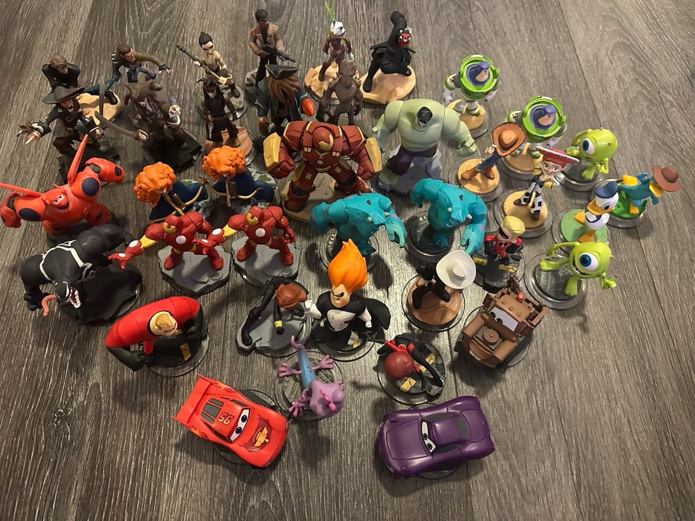 Lot Of 39 Disney Infinity Figures Marvel Cars Iron Man Venom Toy Story Star Wars