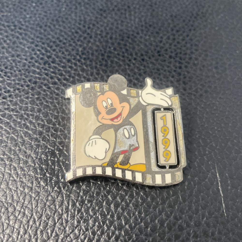 Disney Mickey Mouse Millennium Falcon Spinner Pin Star Wars
