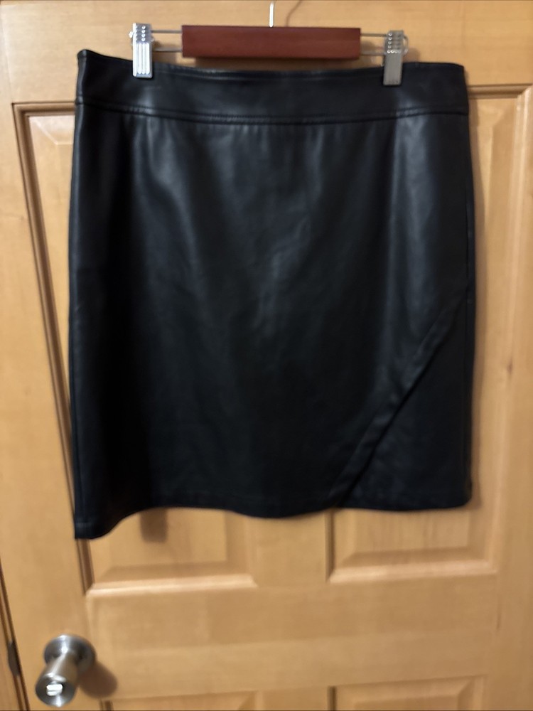 LOFT Women's Glossy PU Faux Leather Skirt Lined Solid Black Size 8 wrap pleather