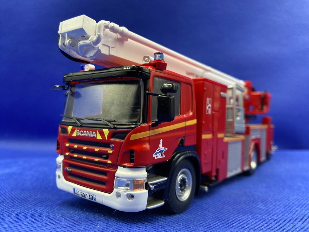 IXO Hachette Scania P320 Paris Aerial Platform Rescue Fire Engine Model 1:43