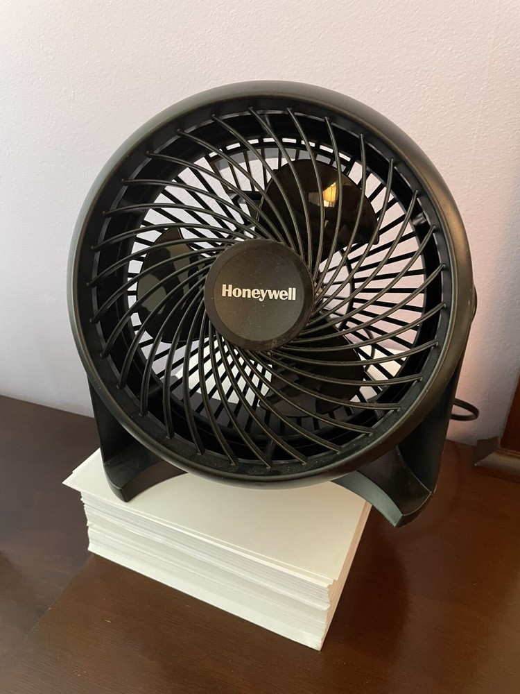 Honeywell Turbo force Fan 3 Speeds.  New- Open Box