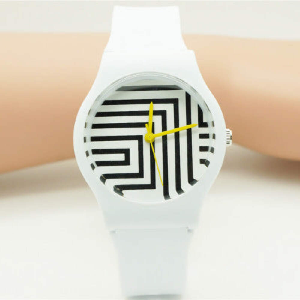 Minimalist Quartz Round Dial Rubber Strap Watch