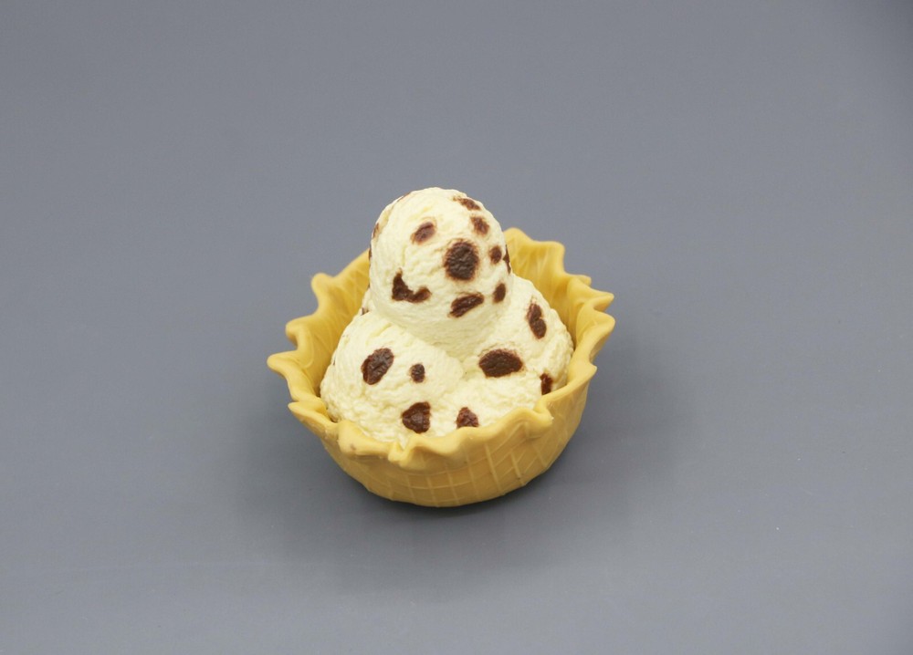 American Girl waffle bowl & scoops for 18'' doll Jeni's Splendid Waffle Cone Set