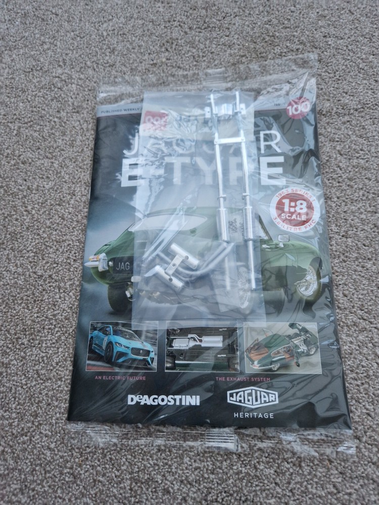 1/8 DEAGOSTINI BUILD YOUR OWN THE JAGUAR E-TYPE CAR ISSUE 100 INC PART