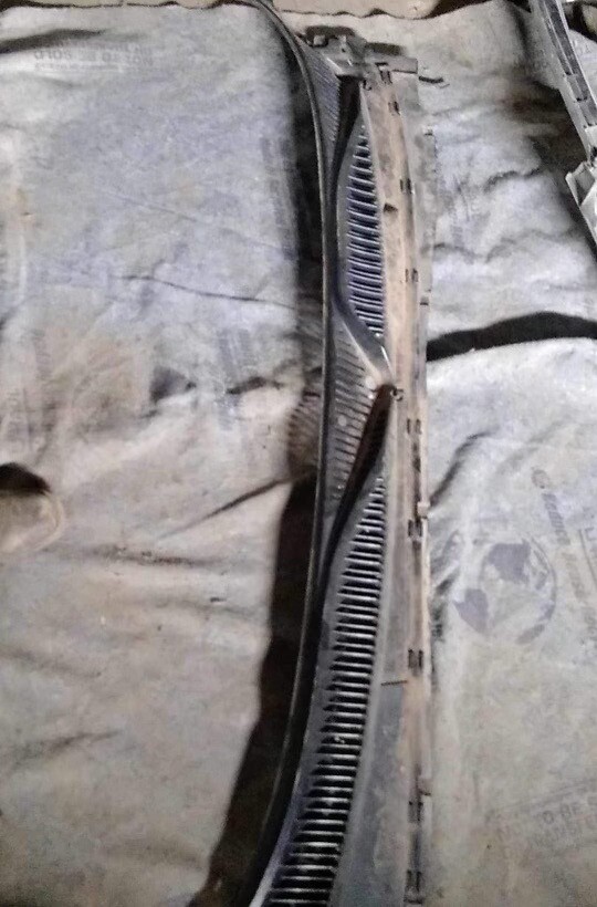 2002 Chevy Suburban Windshield Cowl Panel Grill Replacement