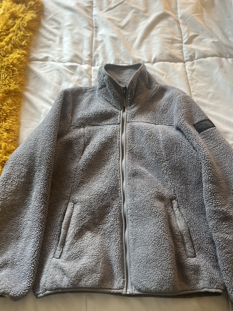 North Face womens fleece jacket in size Large cozy and warm