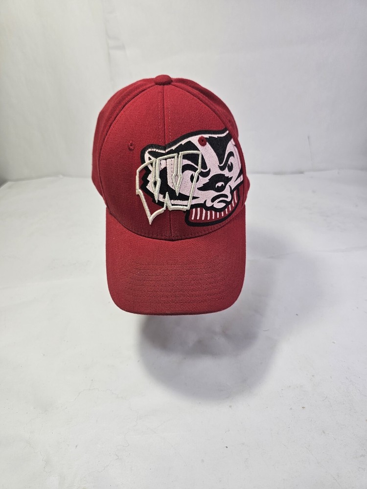 Wisconsin Badgers Zephyr Red White Medium Large Fitted College Football Hat Cap