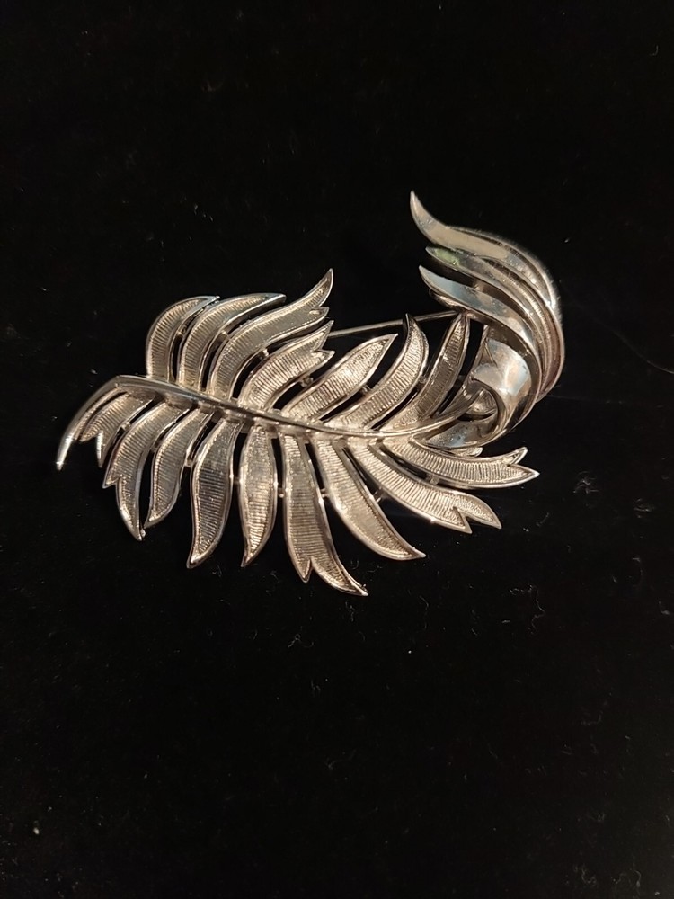 Vintage Signed Trifari Silvertone Leaf Brooch 2.5 Inches
