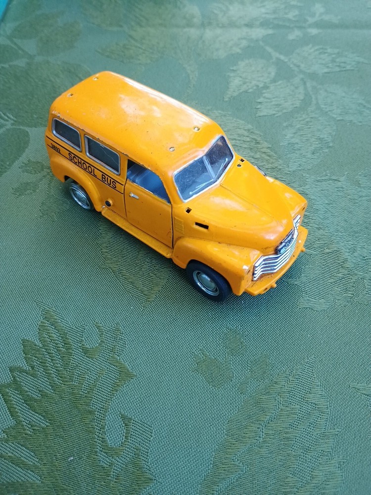 Kinsmart 1950 Chevrolet Suburban School Bus 1:36 Scale Free Shipping