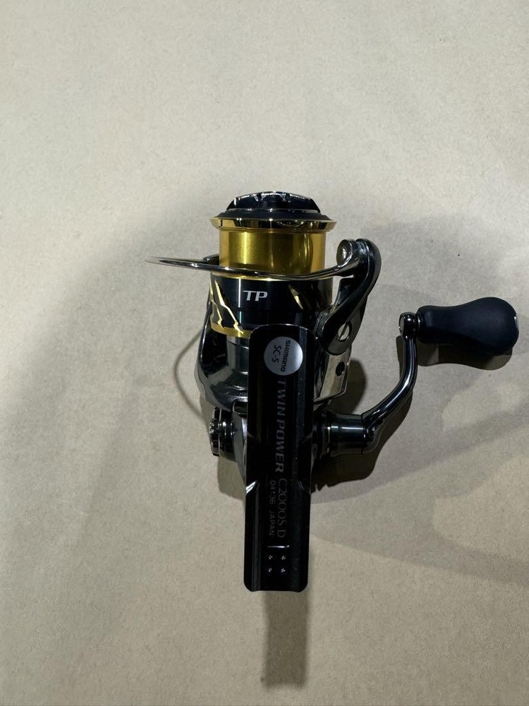 Shimano 20 Twin Power C2000S Spinning Reel Lightweight Smooth Performance