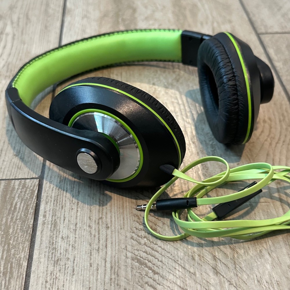 Green and Black Noise Cancelling Headphones in Great Shape