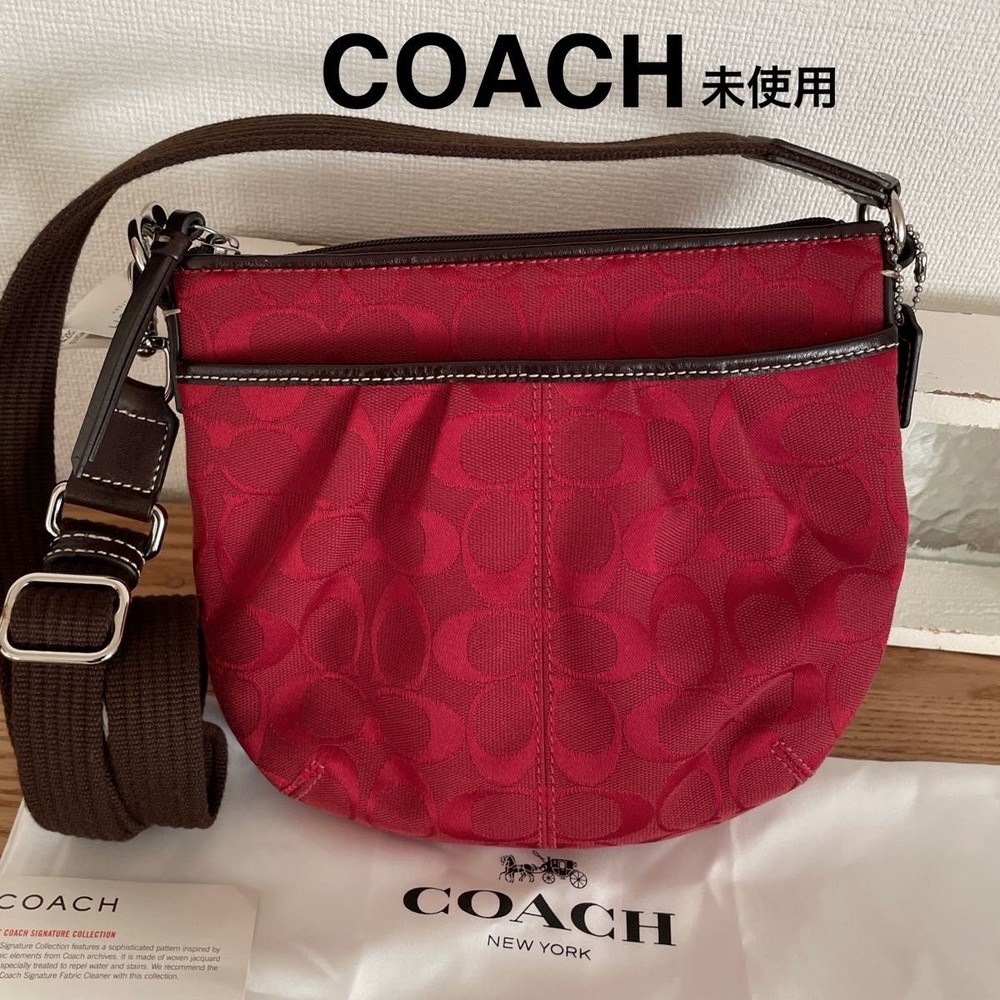 COACH Signature Shoulder Bag in Classic Leather Design