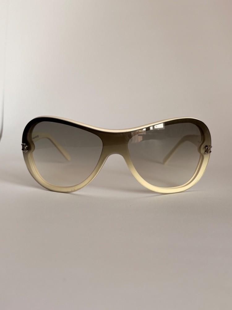 CHANEL 5066 Aviator Sunglasses Y2K CC Logo Black Beige Gradient Plastic Lenses