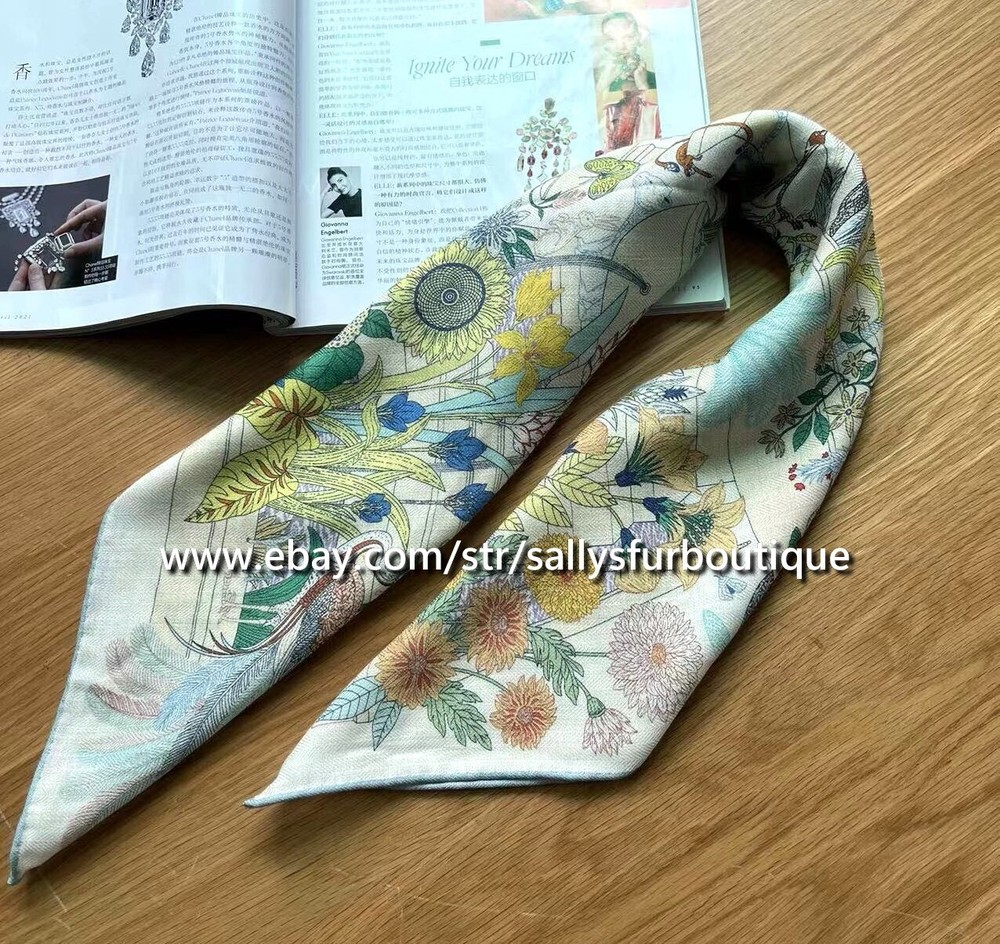 Sallys Boutique Double Face Floral Print 70% Cashmere 30% Silk 26-Inch Collar Scarf