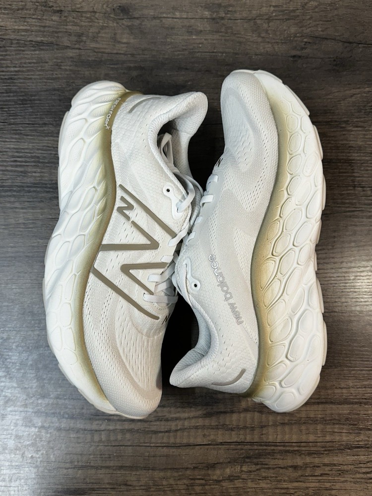 New Balance Fresh Foam X More v4 White Gold Metallic WMORCW4 Women’s Size 9.5