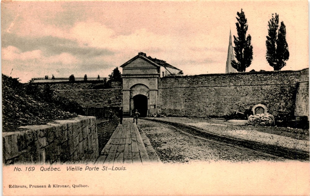 Québec, Vieille Porte St-Louis, Editeurs Pruneau & Kirou Postcard