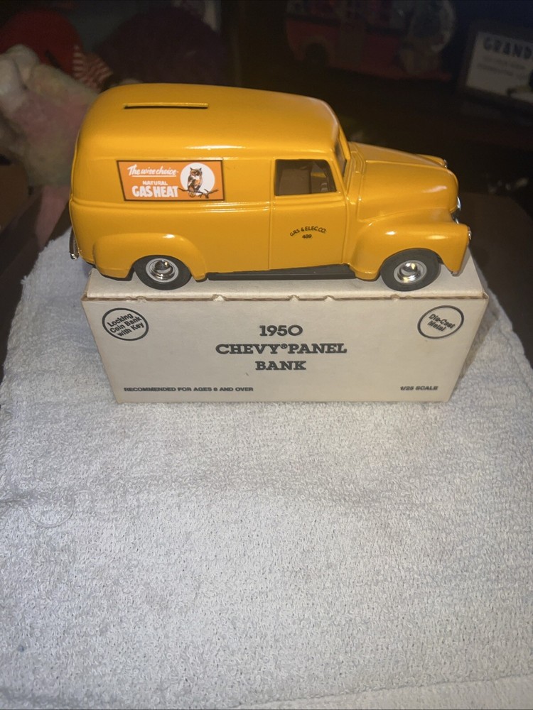 Ertl J.C. Penney’s Yellow 1950 Chevrolet Panel Delivery Truck Van Bank 1:25