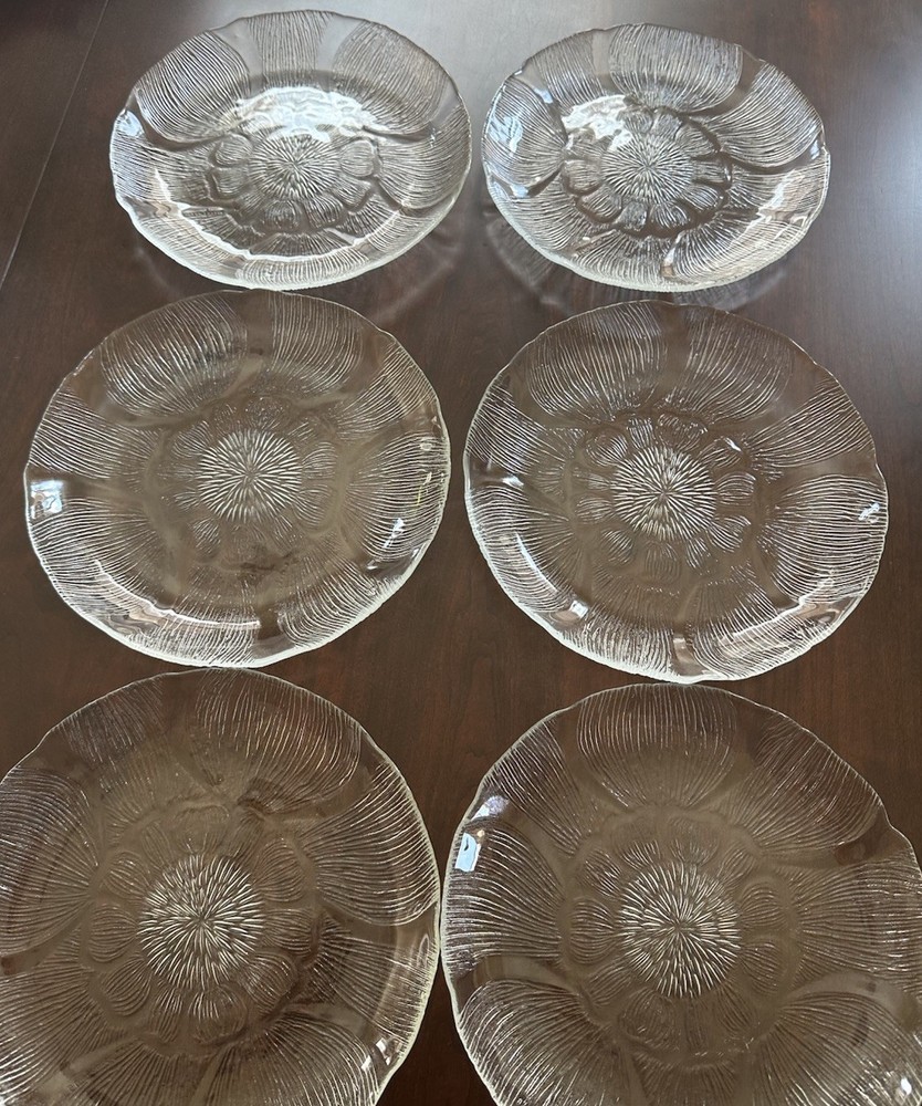Arcoroc France 6-Piece 7.75 Inch Clear Glass Fleur Salad Dessert Plate Set