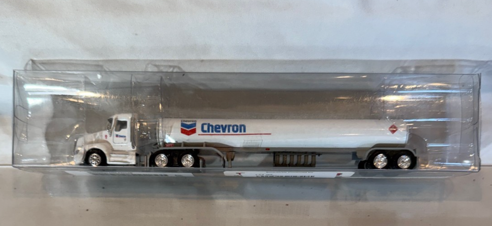 🚂HO Trucks ‘N Stuff Chevron Kenworth T660 Day Cab Tractor & Heil Tank Truck🚂