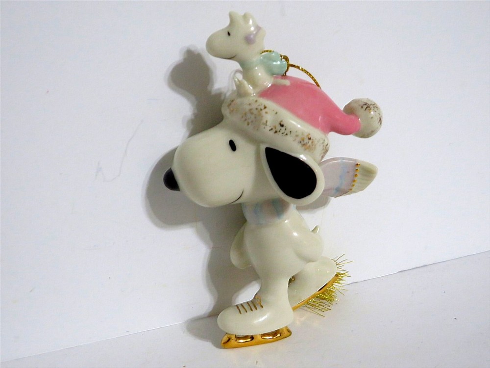 Lenox Fine China Snoopy Peanuts Charlie Brown Christmas Ornament 2004