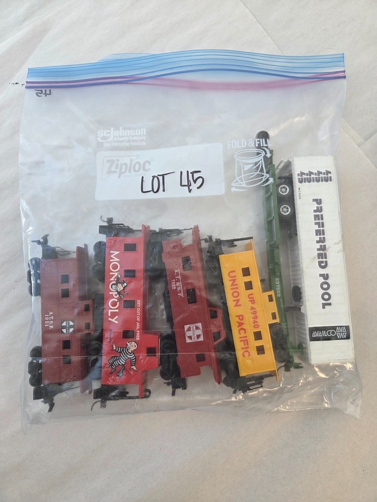 Grab Bag Lot #45 HO Scale Rolling Stock 5 Pieces