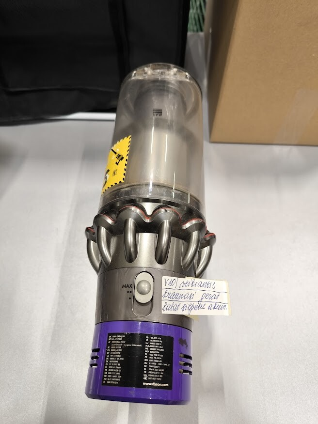 Dyson V10 Vacuum Used with Weak Battery No Accessories