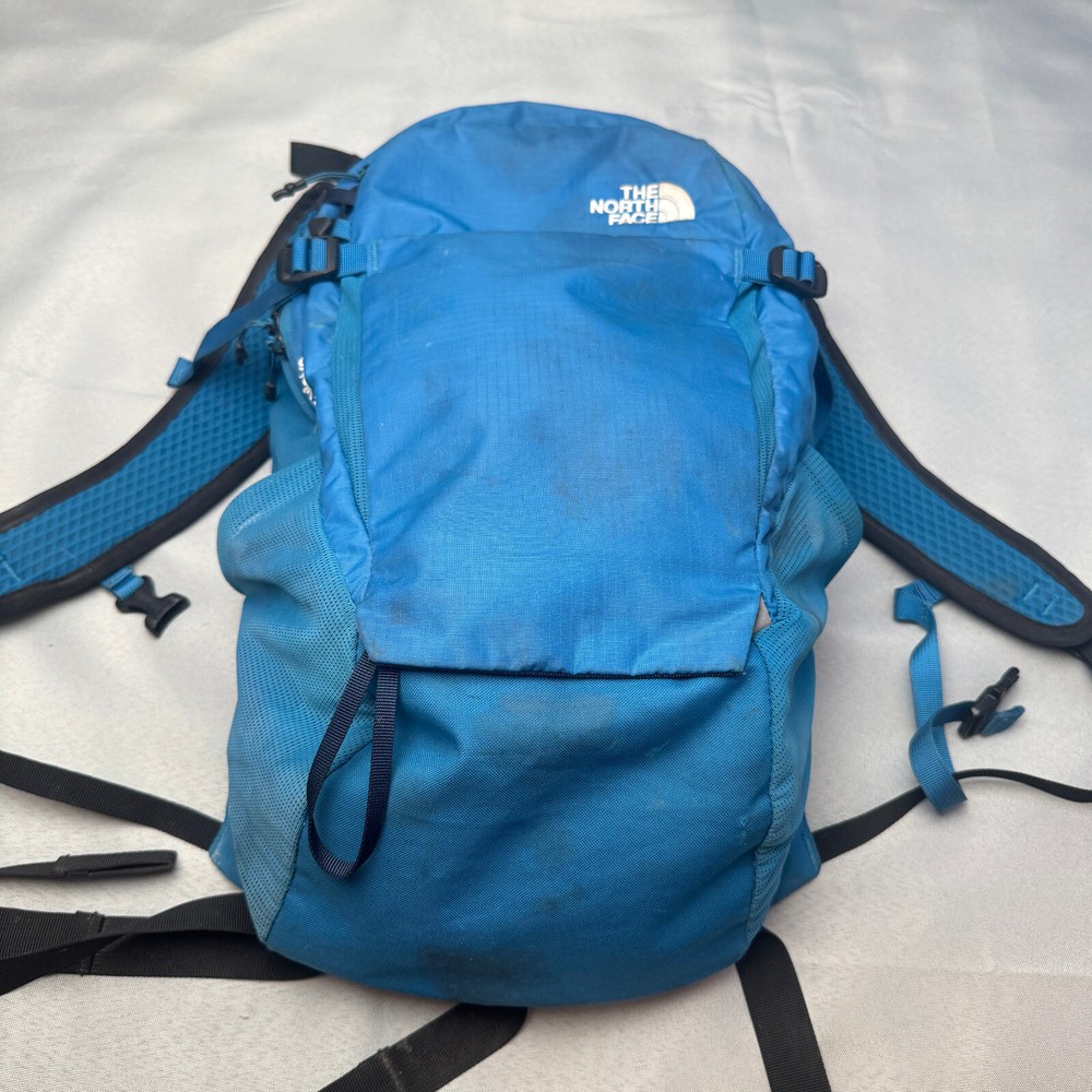 THE NORTH FACE Basin 24L Water-Resistant Daypack with Detachable Rain Cover  