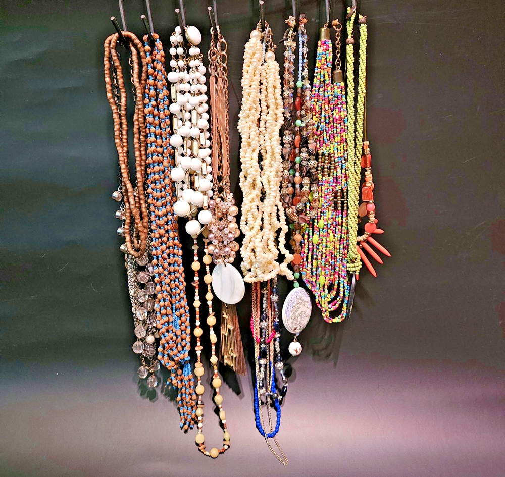 Fashion Jewelry Necklace Lot: 16 Pieces Fashion Costume Jewelry