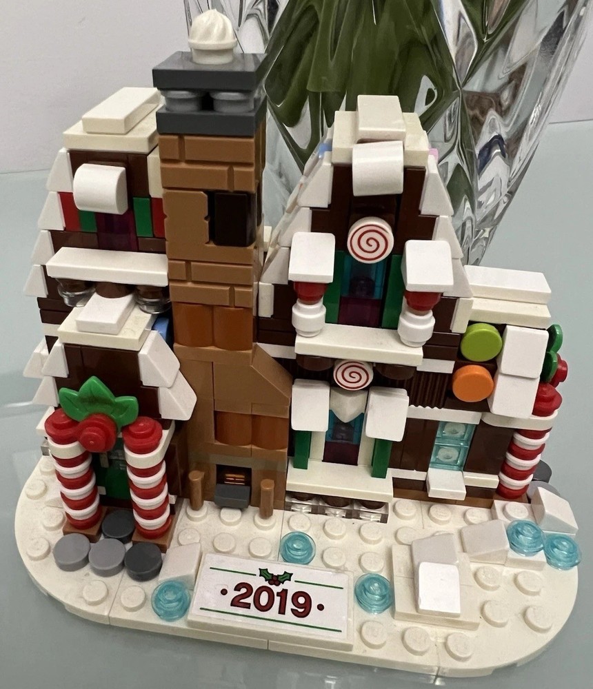 LEGO Limited Edition Mini Gingerbread House Christmas Winter Snow Creator 2019