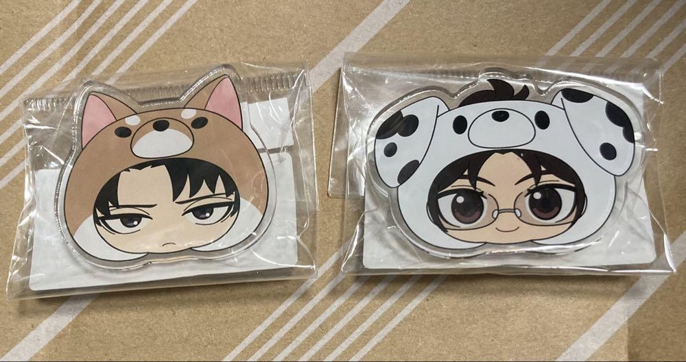 Attack On Titan Levi Hanji Animarukko Acrylic Badge