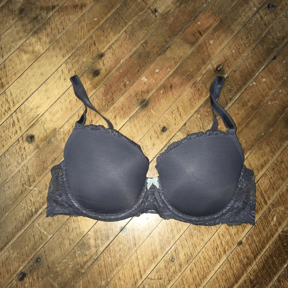 Victoria’s Secret 34D Lacy gray lined Demi bra