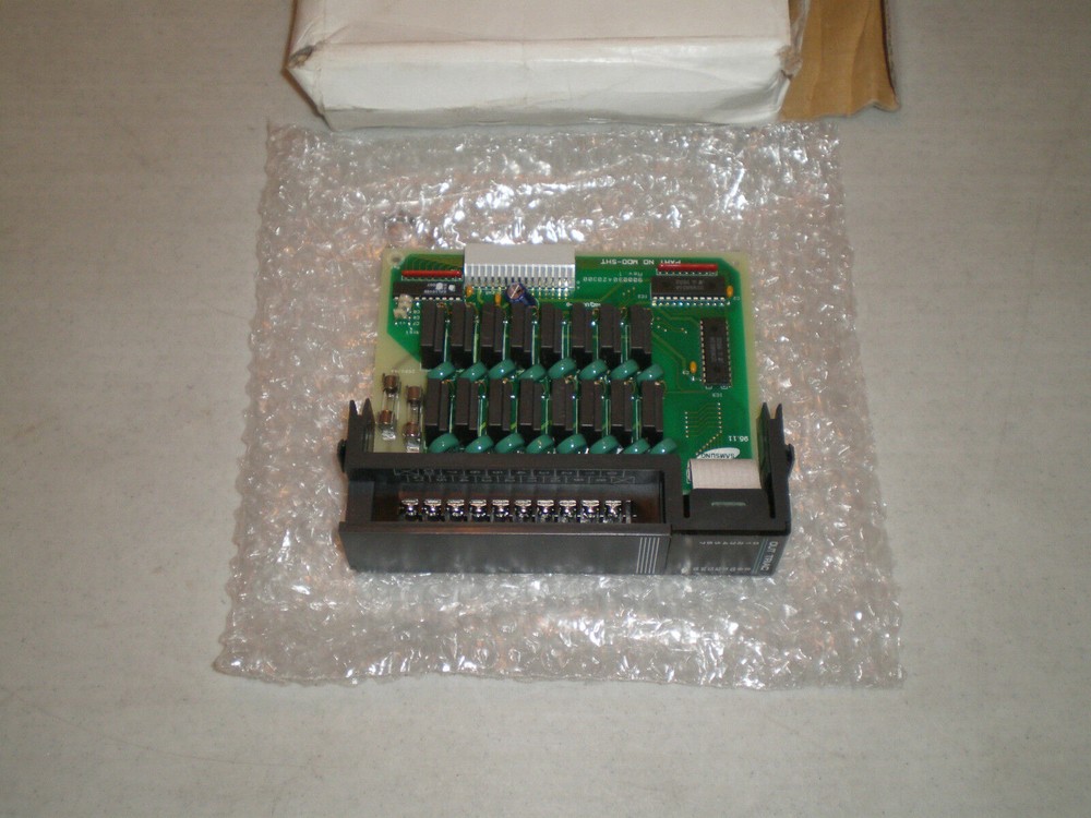 New Cutler-Hammer D300DOM1615A 16-Point Triac Output Module 115VAC D300D0M1615A